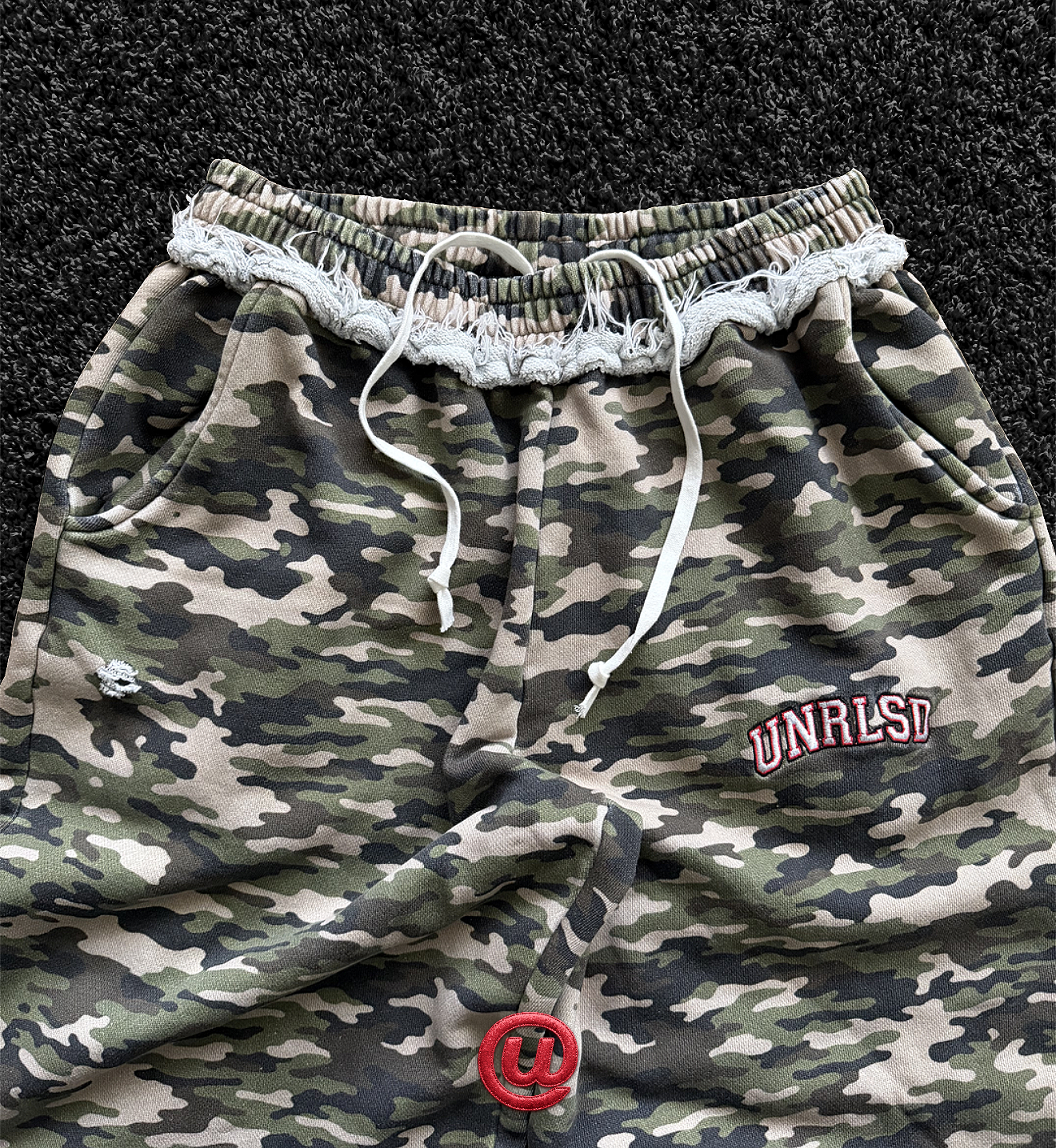 CAMO SWEATS